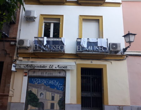 Pomposidad altisonante y vana