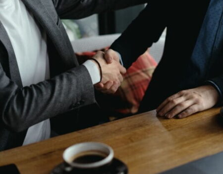 Cómo gestionar la reubicación corporativa internacional sin complicaciones legales
