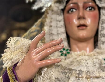 Pedro Manzano culmina labores de conservación en las manos de la Macarena tras el besamanos