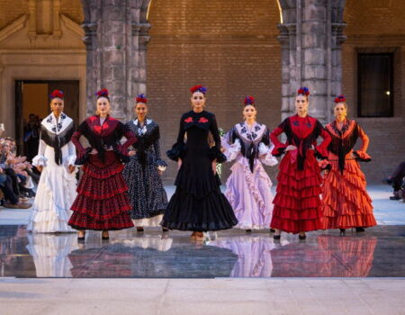 Premier Lunar 2026 consolida a Sevilla como el epicentro del emprendimiento en moda flamencaOrganizado por ESSDM y la Cátedra Internacional de Moda Flamenca Flamentex ha reunido a 64 diseñadores