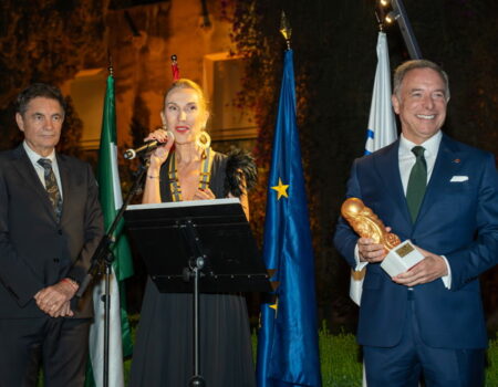 Manuel de la Cruz recibe el Premio al Espíritu Rotario 2026 en una gala que recauda fondos y firmas por las enfermedades raras