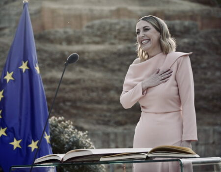 Investidura de Guardiola en Extremadura con el apoyo de Vox y polémica sobre la prioridad nacional