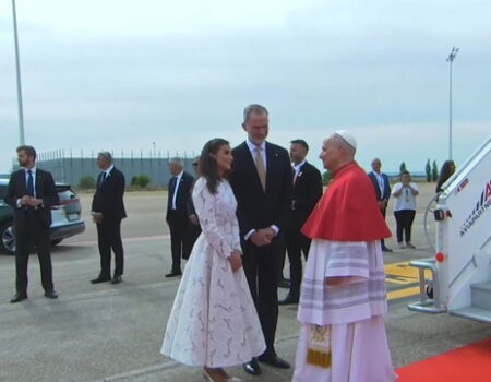 El Papa León XIV llega a España para iniciar su viaje apostólico