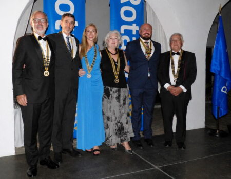 Seis clubes rotarios de Sevilla celebraron el denominado “cambio de collares”Dimas Rizzo, nuevo presidente de Rotary Club de Sevilla, decano de los clubes, anunció la celebración del centenario