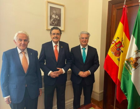 La Universidad CEU Fernando III incorpora más de 3.000 libros especializados a su biblioteca gracias a un acuerdo con ACSYMA