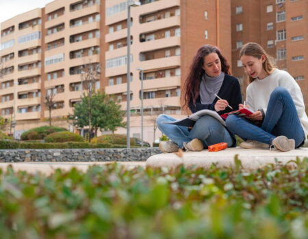 Los universitarios extranjeros aumentan un 6,5% y tensan el sector del alquiler: «Pueden pagar más que los españoles»
