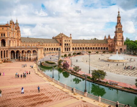 Descubrir Sevilla con una guía oficial: otra forma de conocer la ciudad