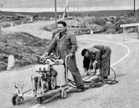 Una raya en la carretera